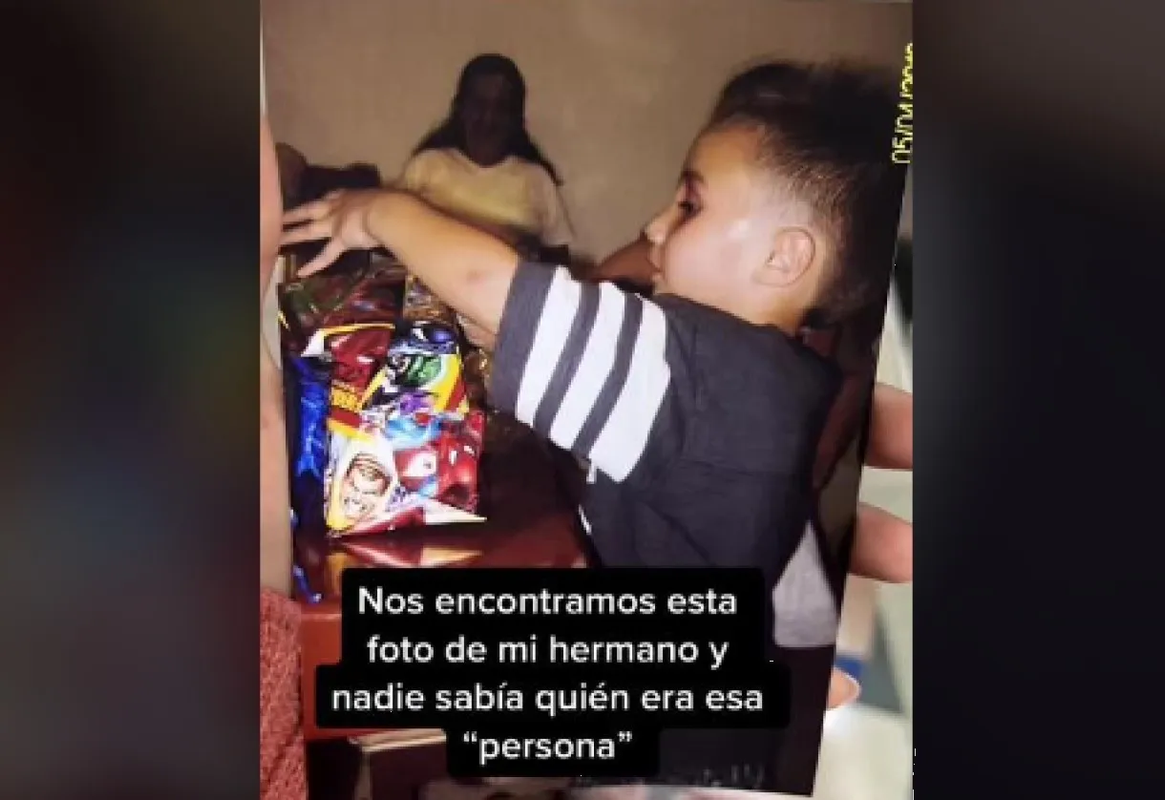 Mujer fantasma aparece en foto familiar 