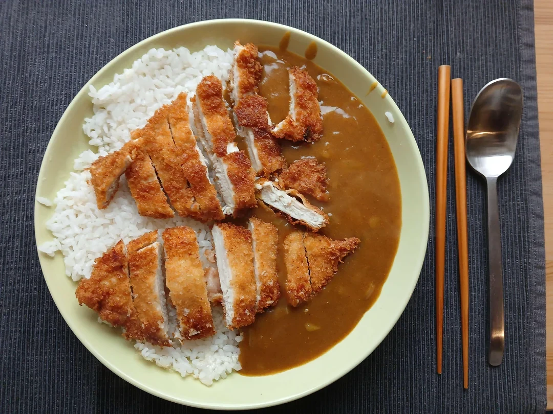 Tori Katsu: Chicken katsu, toping wijen, dan bumbu khas 