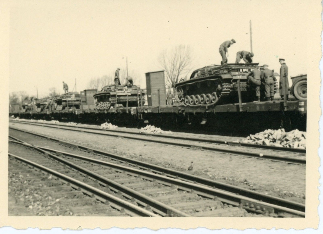 Zug Train Abtransport StuG Sturmgeschütz Tank St