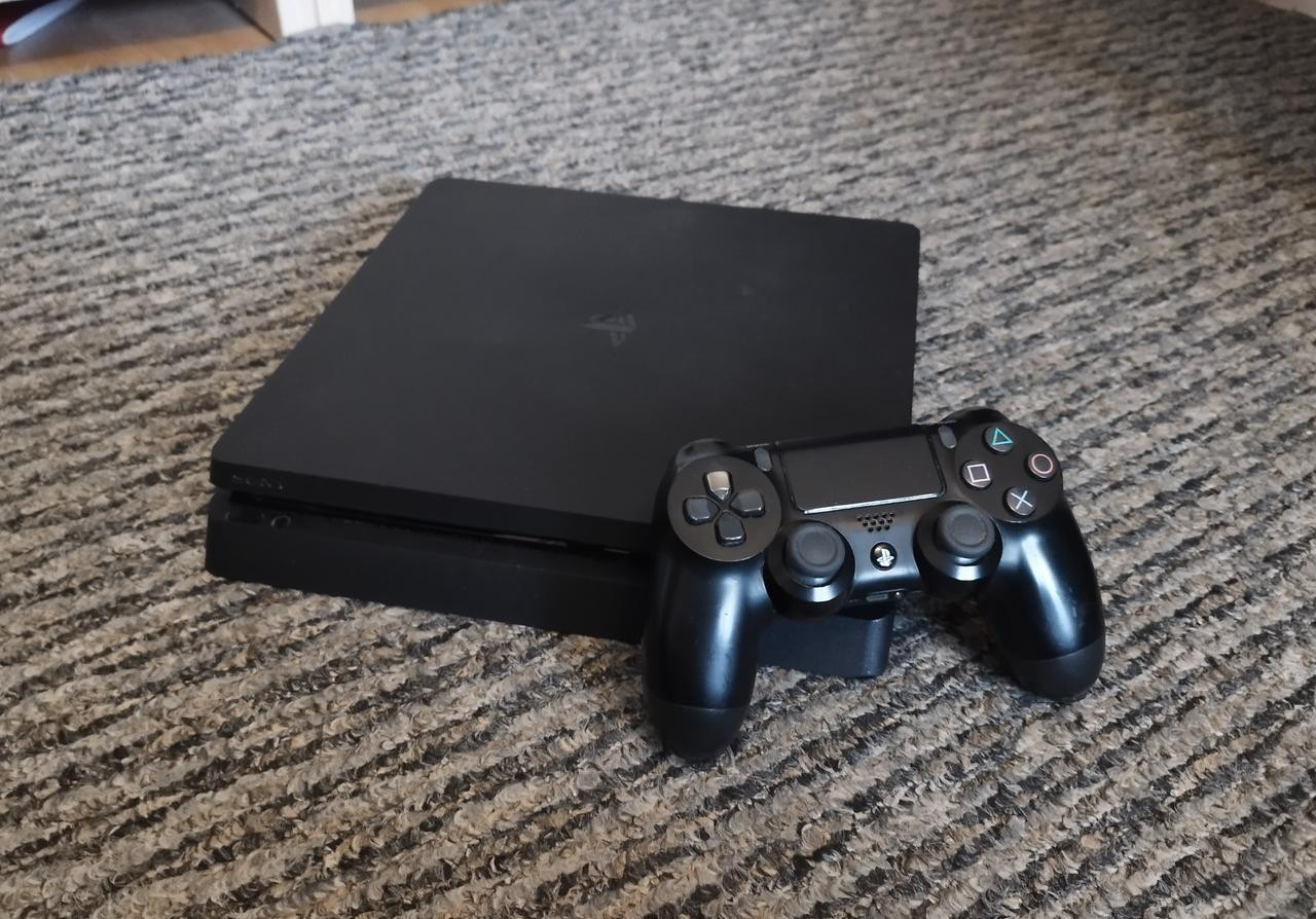 PS 4