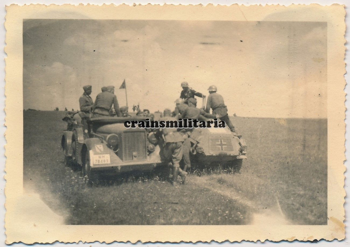 Orig. Foto SdKfz 221 Panzerspähwagen der 1.KD & EInheits-Pkw 17.ID Russland 1941