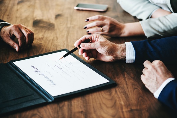 commercial litigation lawyer