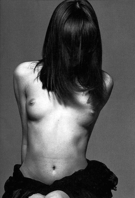 Carla-Bruni-075
