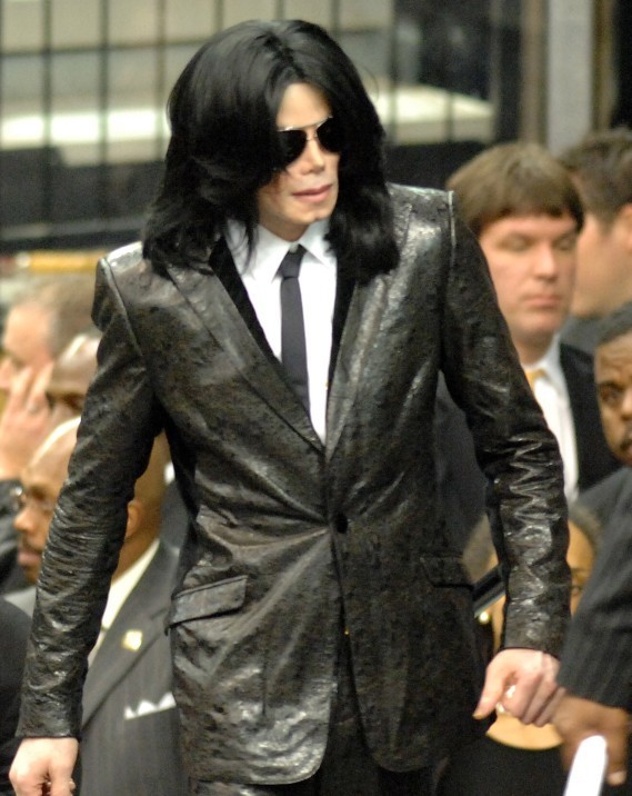 MJ-the-best-of-michael-jackson-12616370-569-716.jpg