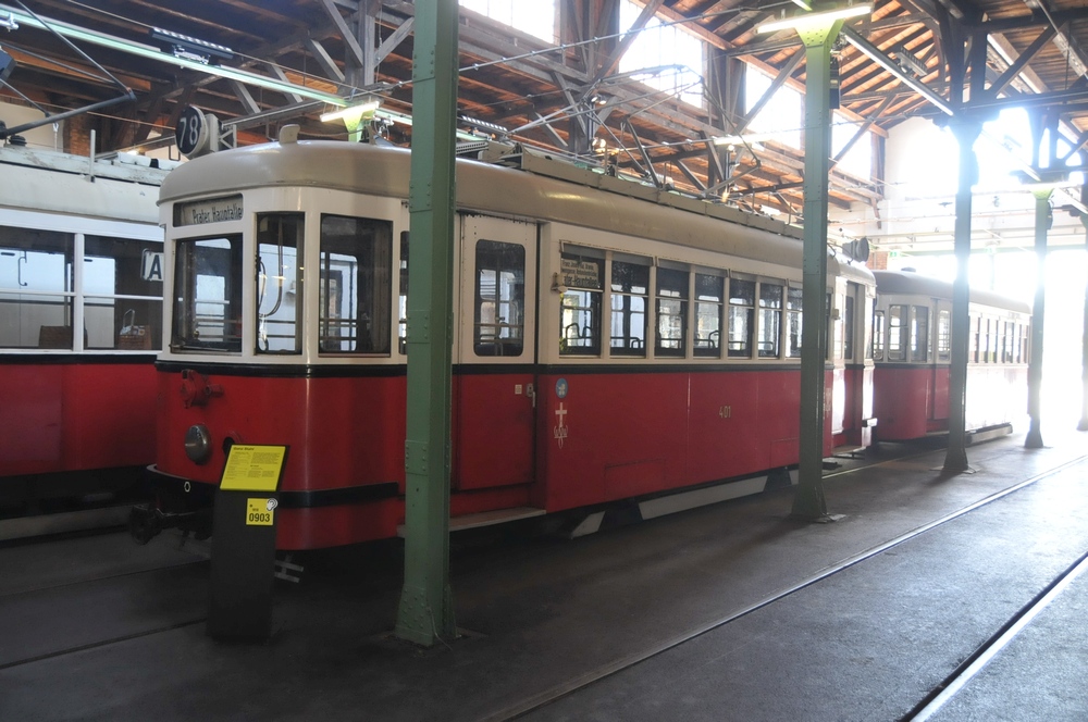 Tramvajski muzej u Beu 3N_Wien,_tramvajski_muzej,_T1_(401)_Ringhoffer___WStB___Lohnerwerke