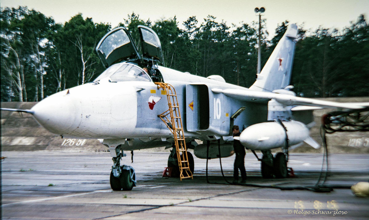 11 ORAP Su-24MR 10 White_0515320_15.06.93