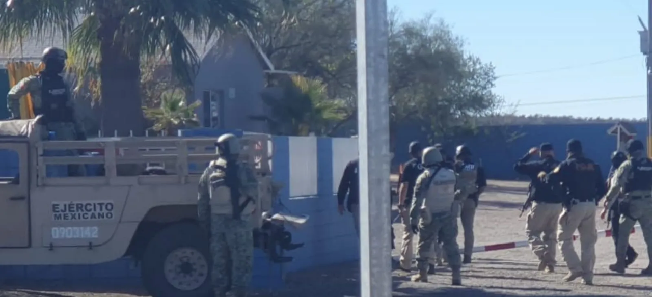 Rescatan a 18 migrantes secuestrados en un motel en Sonora