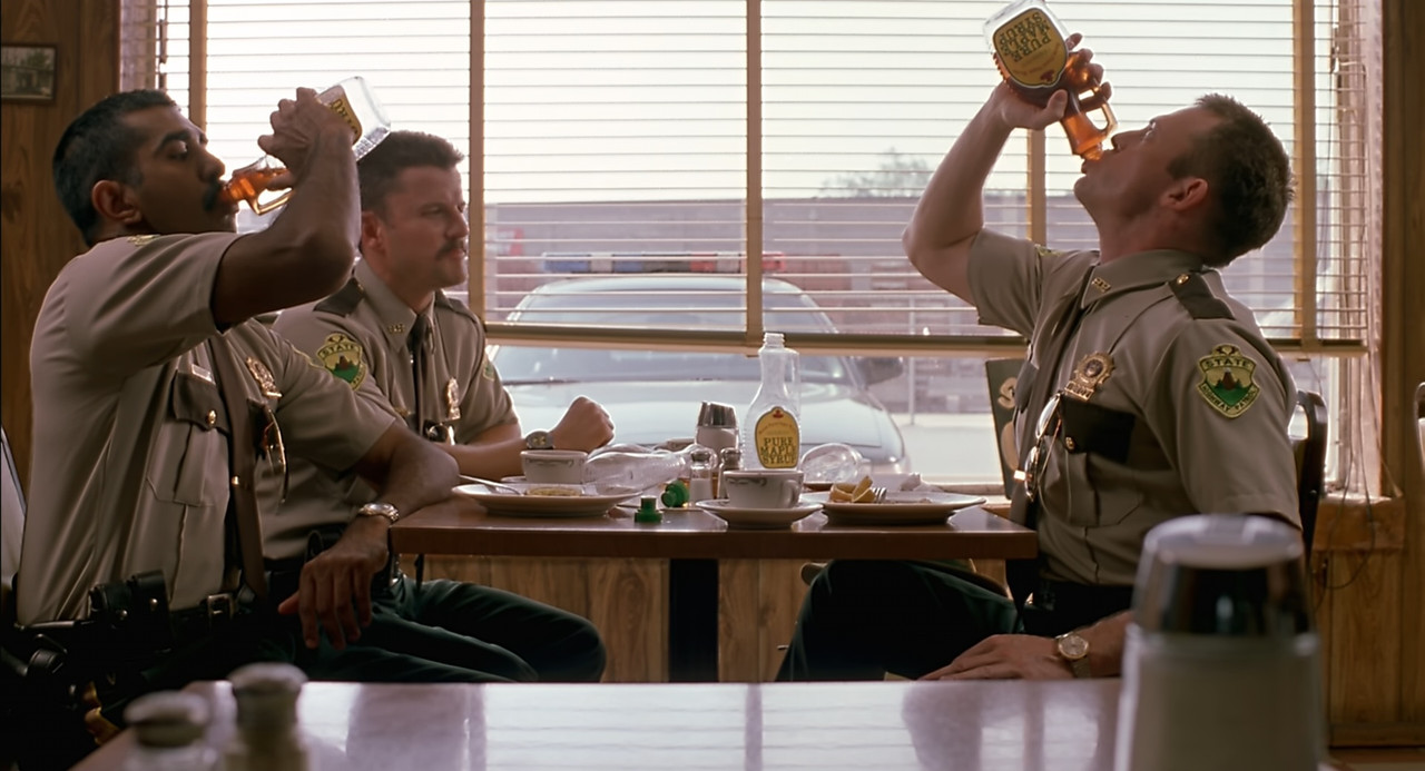 Super Troopers (2001) 1080p BluRay AV1 Opus [AV1D].mkv_snapshot_00.10.48_[2021.05.12_00.47.38]