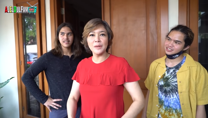 Maia Estianty bersama El dan Dul bersiap ke studio Atta Halilintar