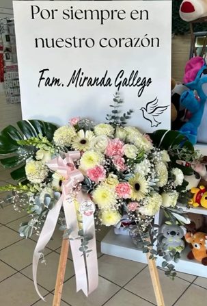 Corona fúnebre blanca