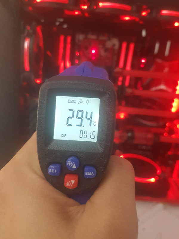 monoblokissa olevan nesteen lämpötilat