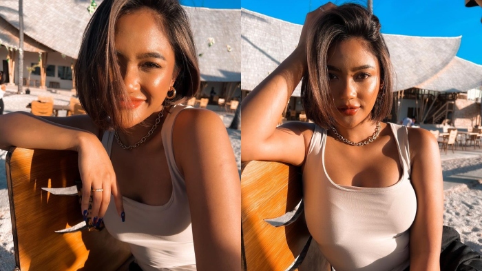 Potret cantik Marion Jola saat menikmati momen liburan ke pantai di kampung halamannya di Kupang, Nusa Tenggara timur.