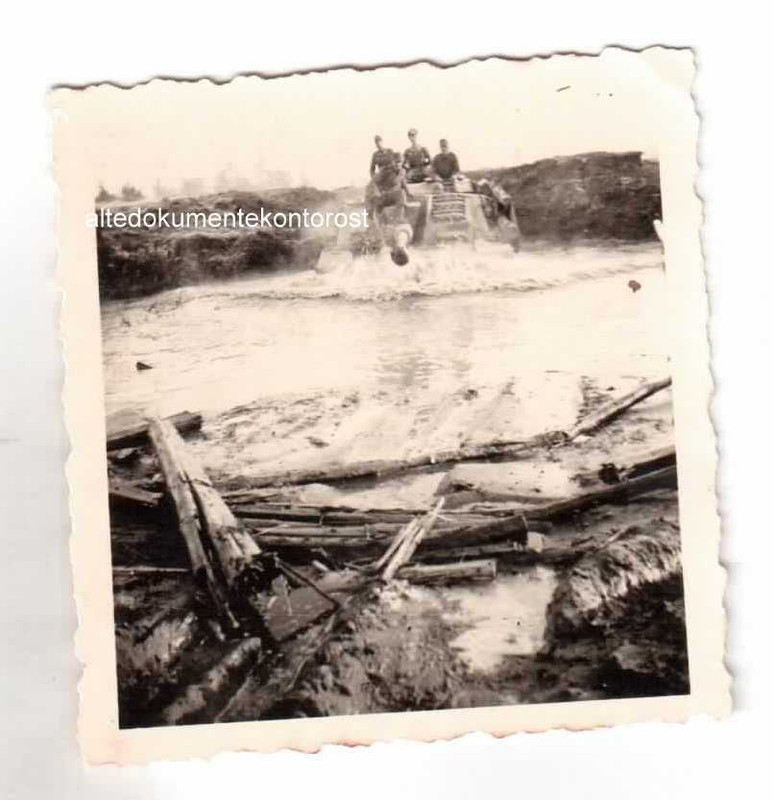 Foto 2.WK Panzer Sturmgeschütz StuG Fluß Durchfa