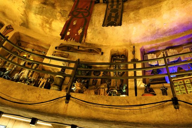 DOK-ONDAR DEN OF ANTIQUITIES: Tienda-museo para amantes de Star Wars - DISNEYLAND ~ STAR WARS: GALAXY'S EDGE, LA GUIA (21)