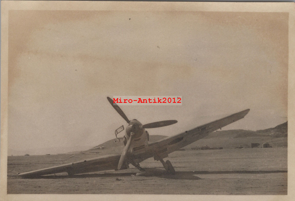 Foto aus Nachlass Pilot Hans Tilly, Me 109 Nummer 7 als Bruch (N)50834
