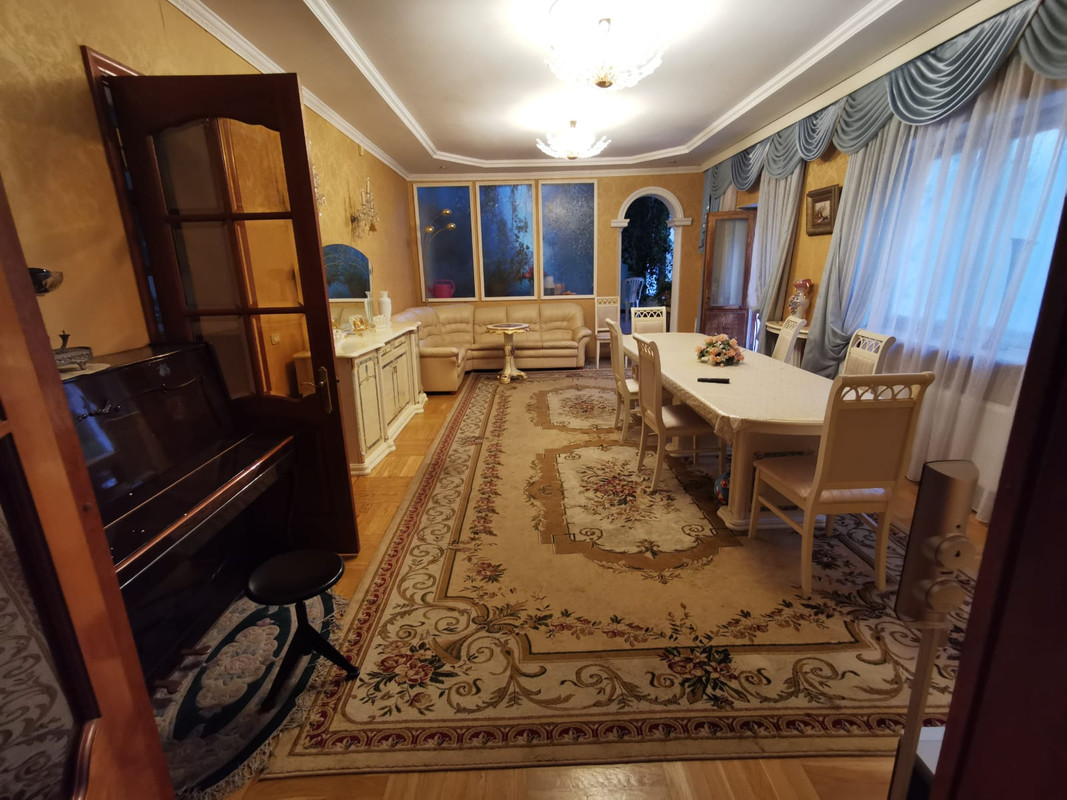 E8956786-12DB-414E-A6A4-57B8F8D38B73