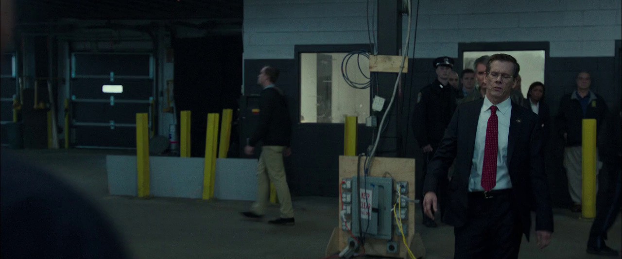 Patriots-Day-2016-Hindi-English-Blu-Ray-1080p-x264-AVC-AAC-6ch-MSub-mkv-0005