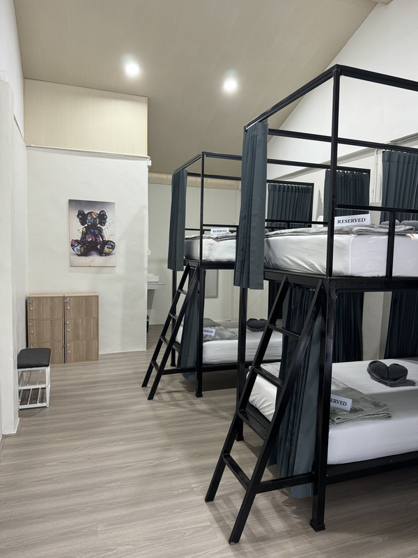 Deluxe 6 Bed Dorm Interior