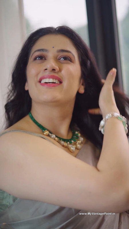 5-Actress-Girija-Oak-Godbole-in-Silk-Saree-for-Jewellery-Ad-Film-My-Vantage-Point