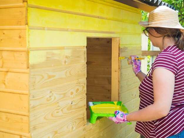 Технология нанесения краски на деревянные стены бани