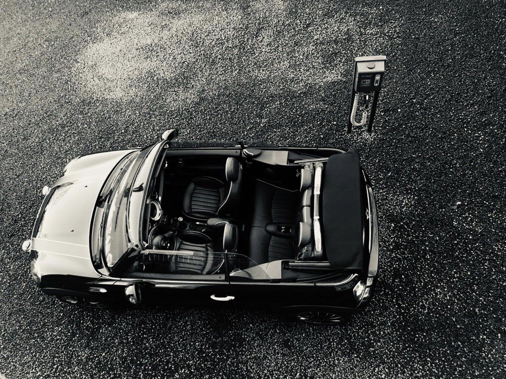 C5F84195-0D40-4ED8-AF23-06E83A0CBB4B