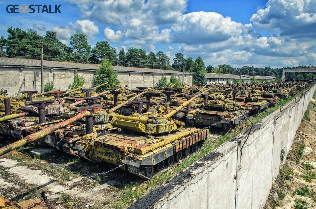 t-64-t-72-t-80-in-storage-kiev-armored-plant-ukraine-2010s-v0-rpiieaub4b2d1.webp