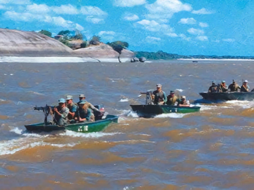 0000-botes-tacticos-infanteria-1984.jpg