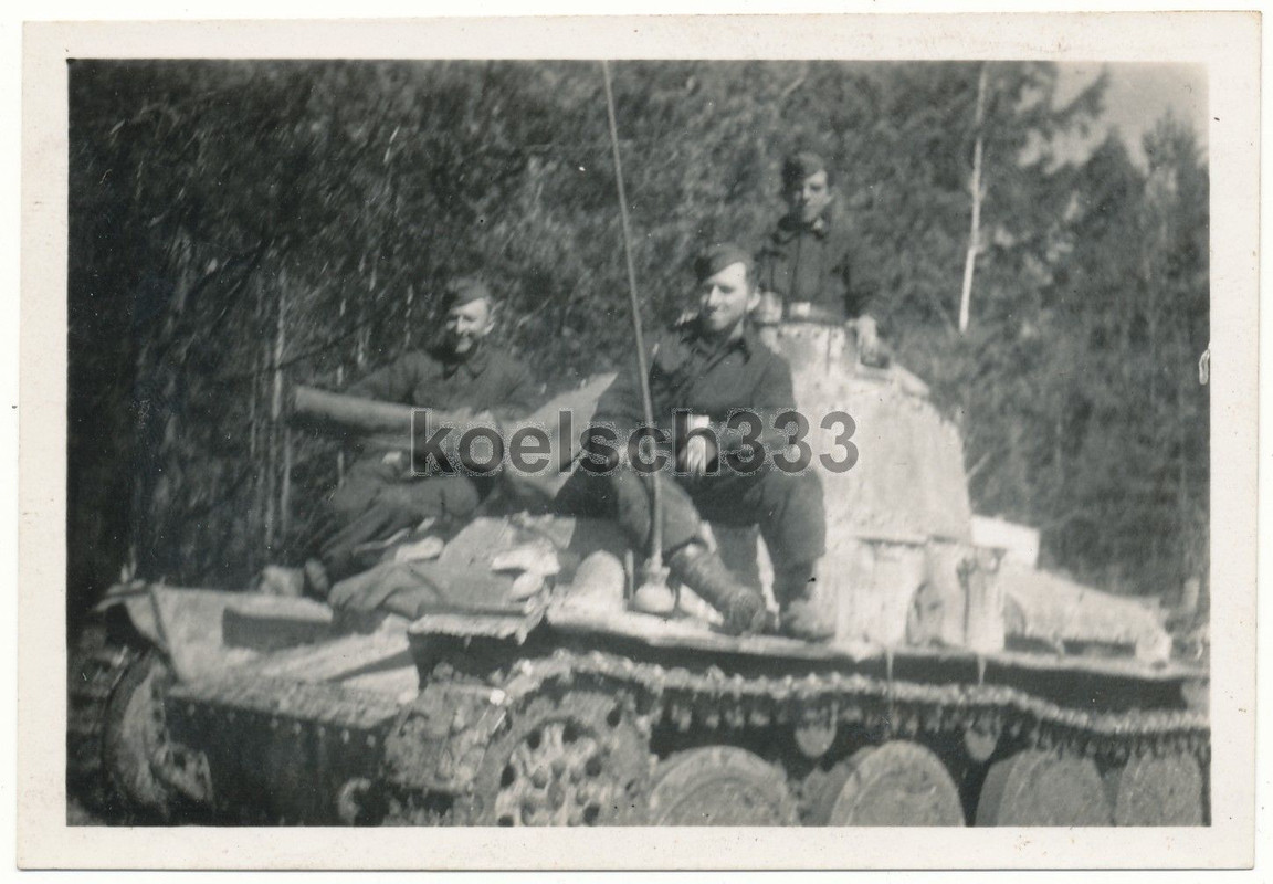 Foto Panzermänner auf tschechischem Praga Panzer