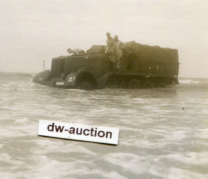 Sturmgeschütz Bttr. , SdKfz mit Div. Abzeichen a