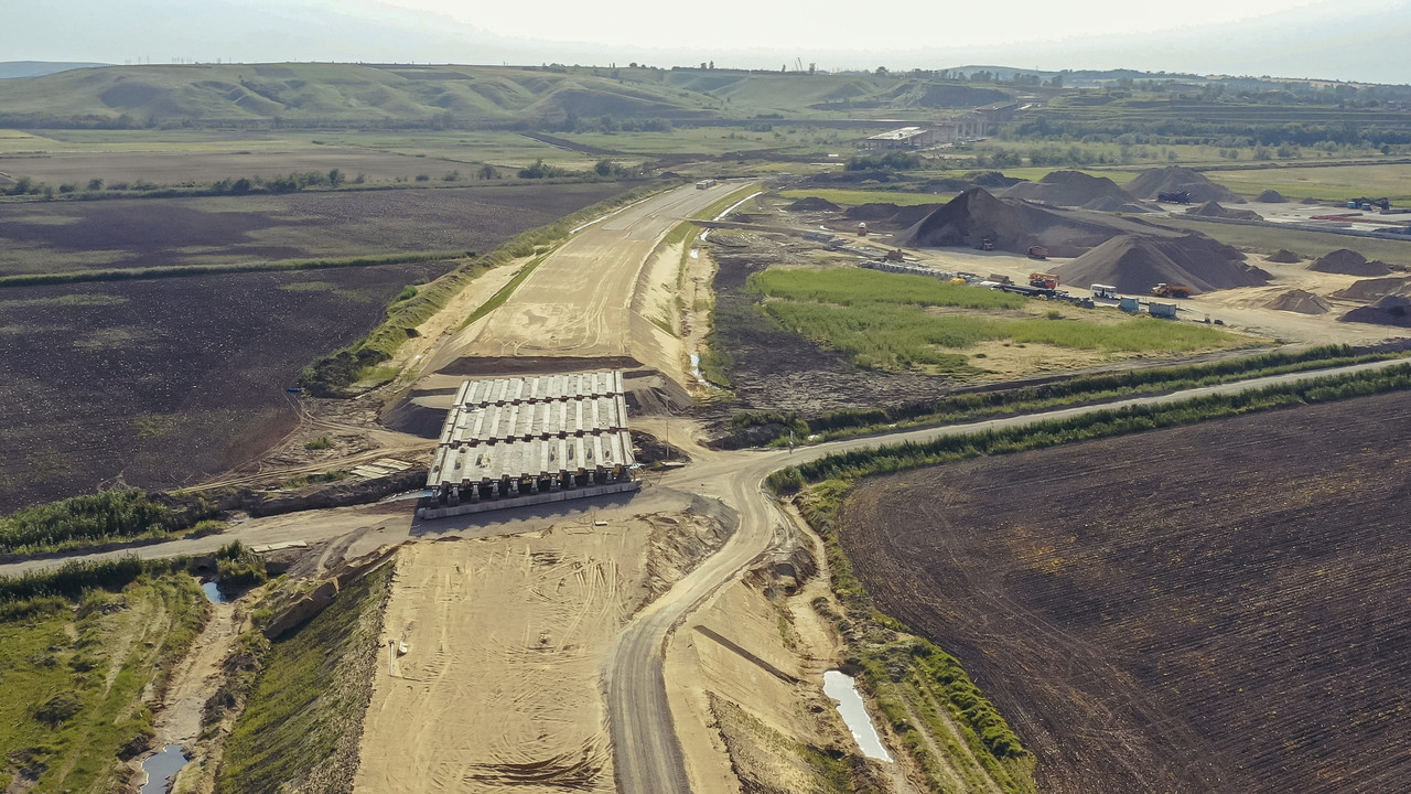 AF70B561-21CC-4A3F-8254-0F687F05B56B