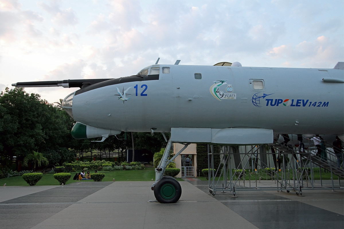 007_Tu-142MK-E_India Navy_IN312