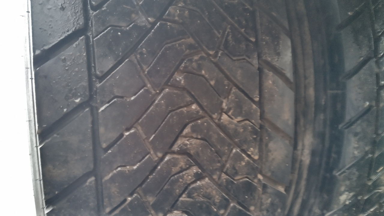 Prouza pneumatika prerezaná