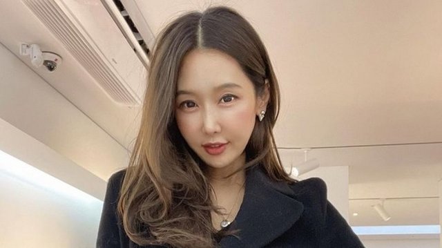 49450-potret-lee-su-jin-youtuber-seksi-yang-jadi-sorotan-karena-awet-muda-instagramatsjeuro