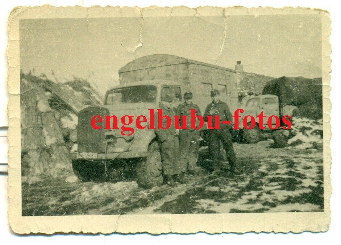Lastwägen mit TARNUNG - Sturmgeschütz-Abteilung