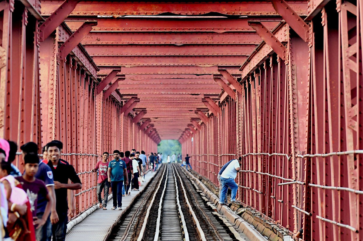 pink-railway-bridge.jpg