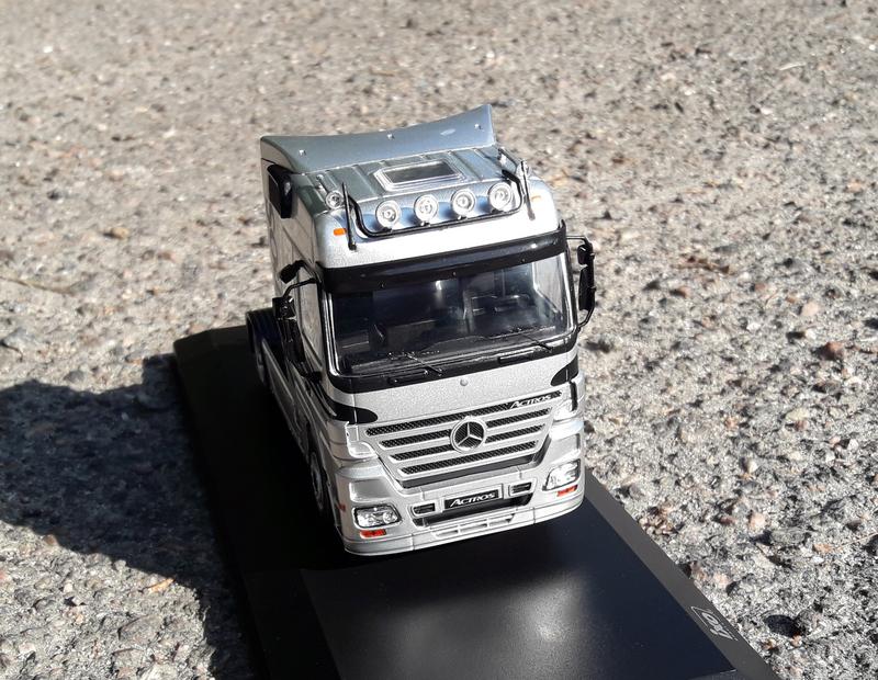 MB Actros 2 IXO (7)