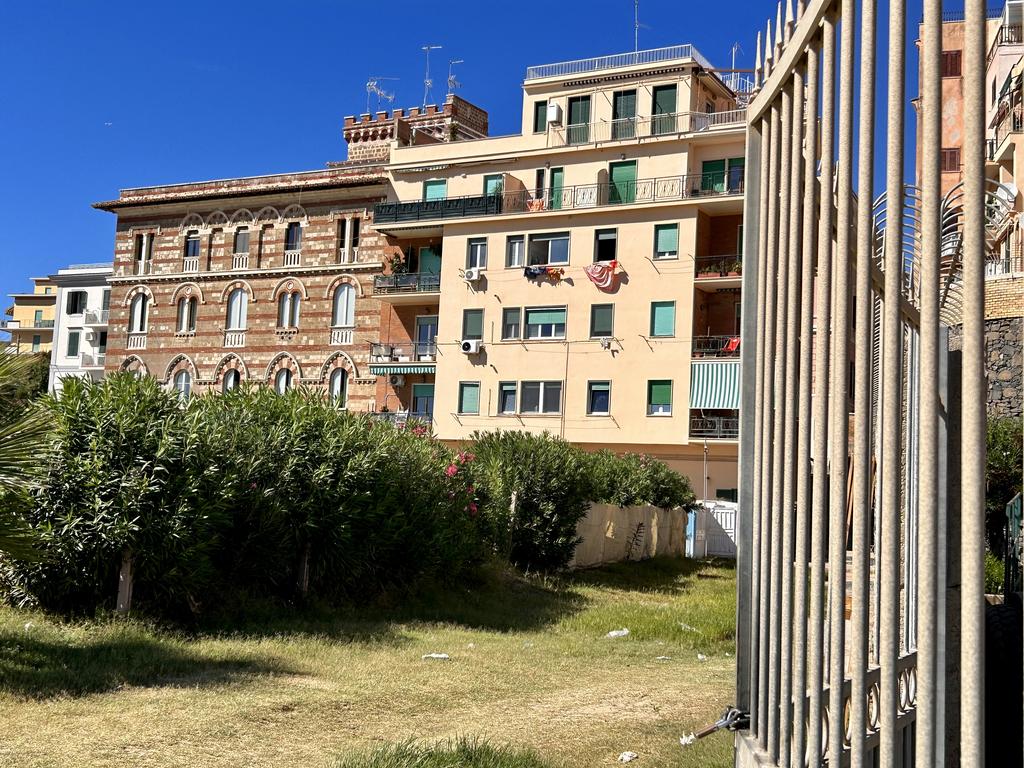 Жаркий сентябрь на побережье Тирренского моря. Жаркий сентябрь на побережье Тирренского моря.