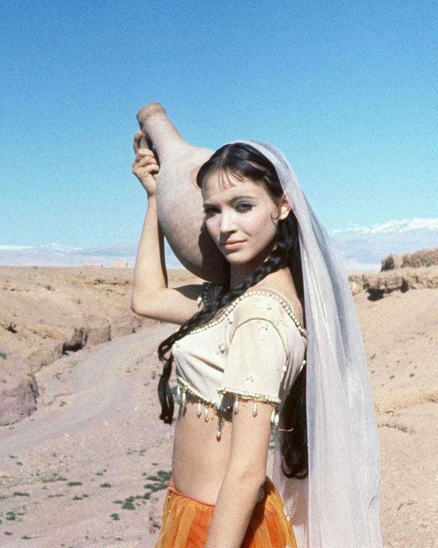 anna_karina_md75
