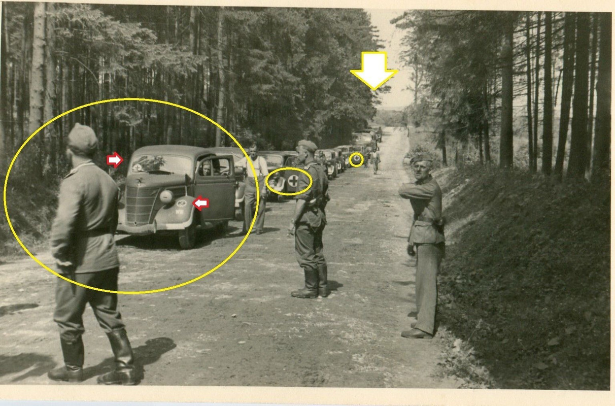 Foto WWII Sanitäts Auto Kolonne