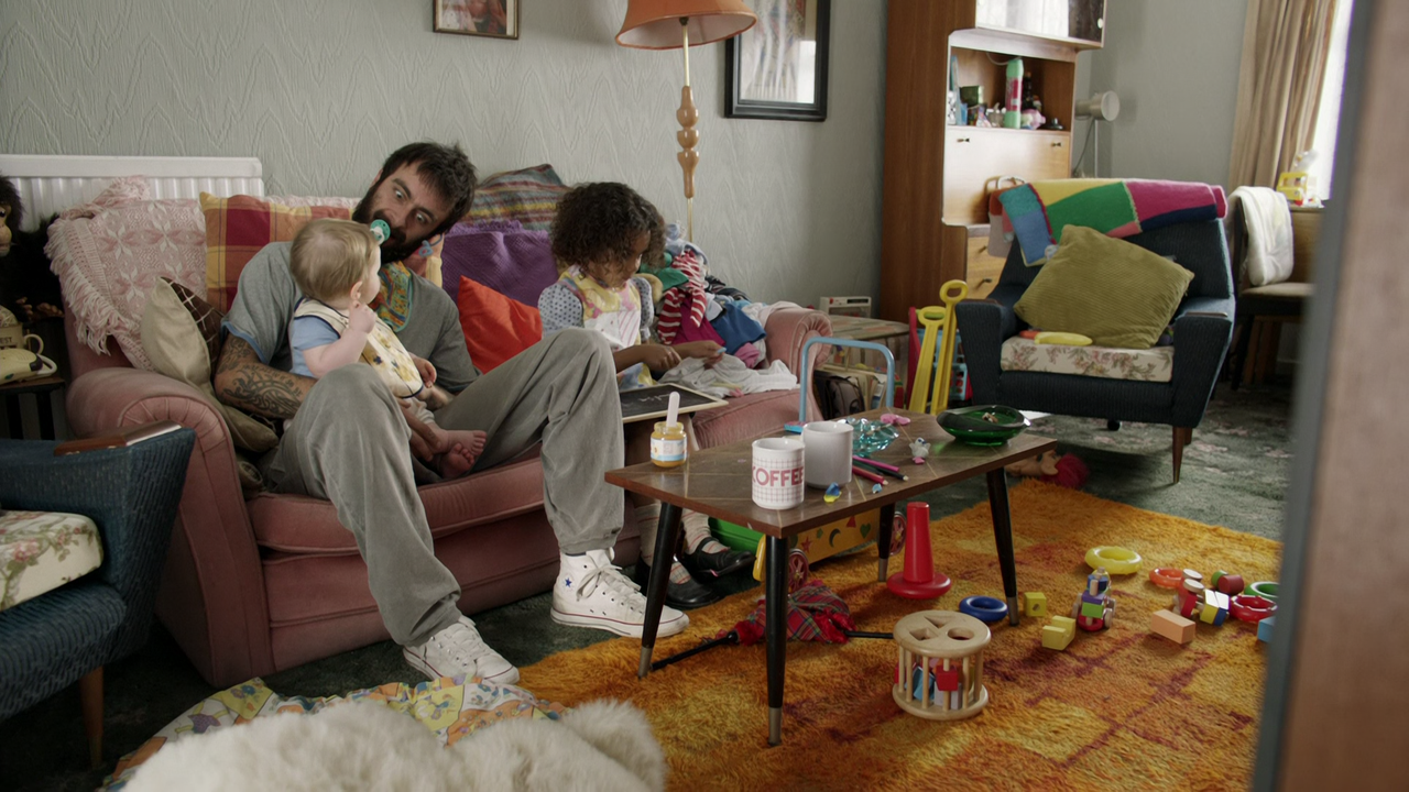 This Is England (2010) - S03E01 - '90 - Spring (1080p x265 Panda