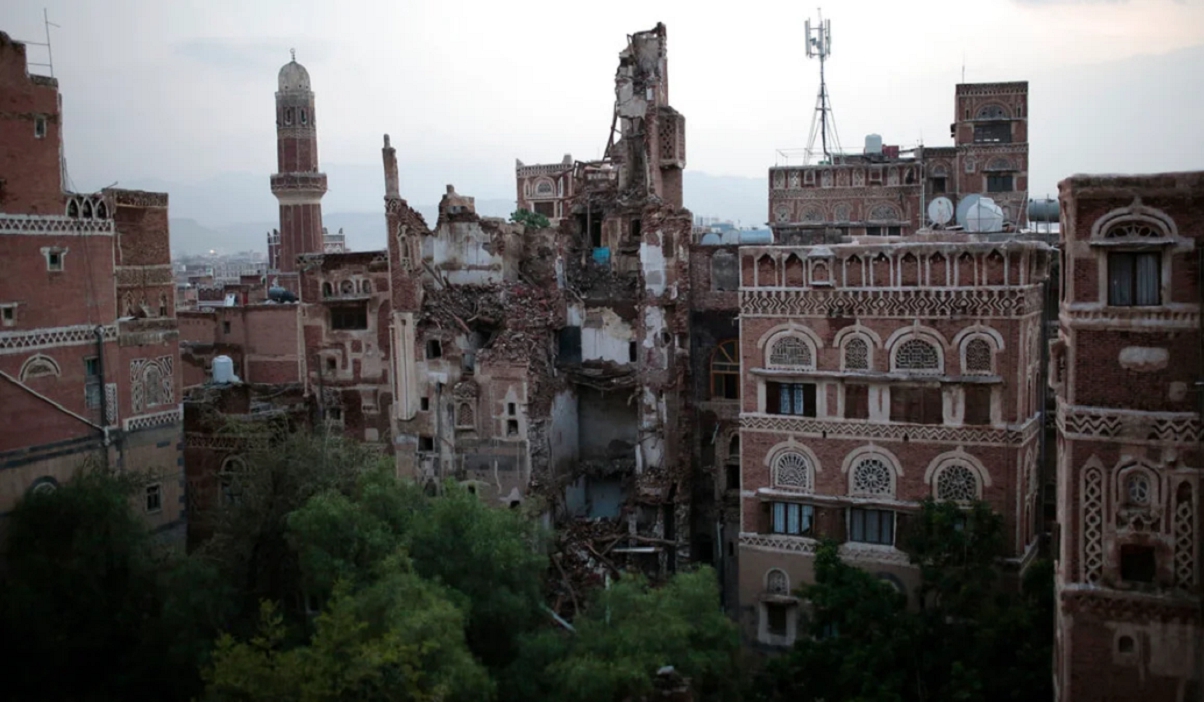 Fuertes lluvias derrumban 10 edificios históricos en capital de Yemen