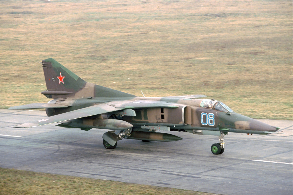 559 APIB Mig-27K 08 Blue_76802623142 (5)