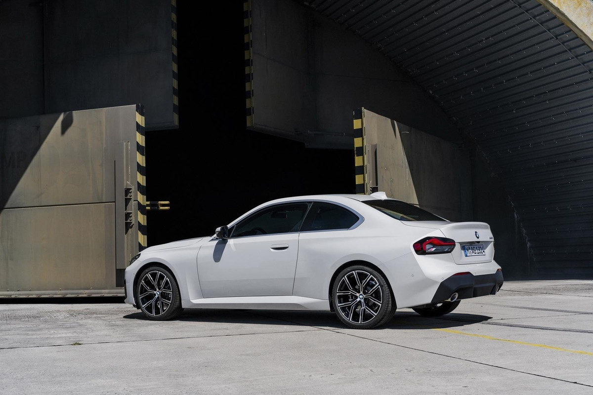 2022-BMW-2-Series-Coupe-M240i-230i-59