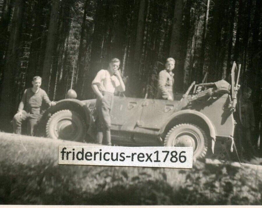 Fotos Nachrichten Abt leichter Einheits-Pkw Kübelwagen mit Div. Wappen Funkg.
