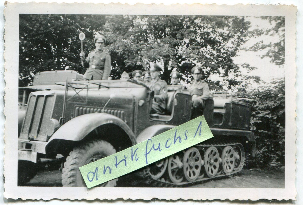 schwere Halbketten Zugmaschine einer Sturmgeschütz-Abteilung