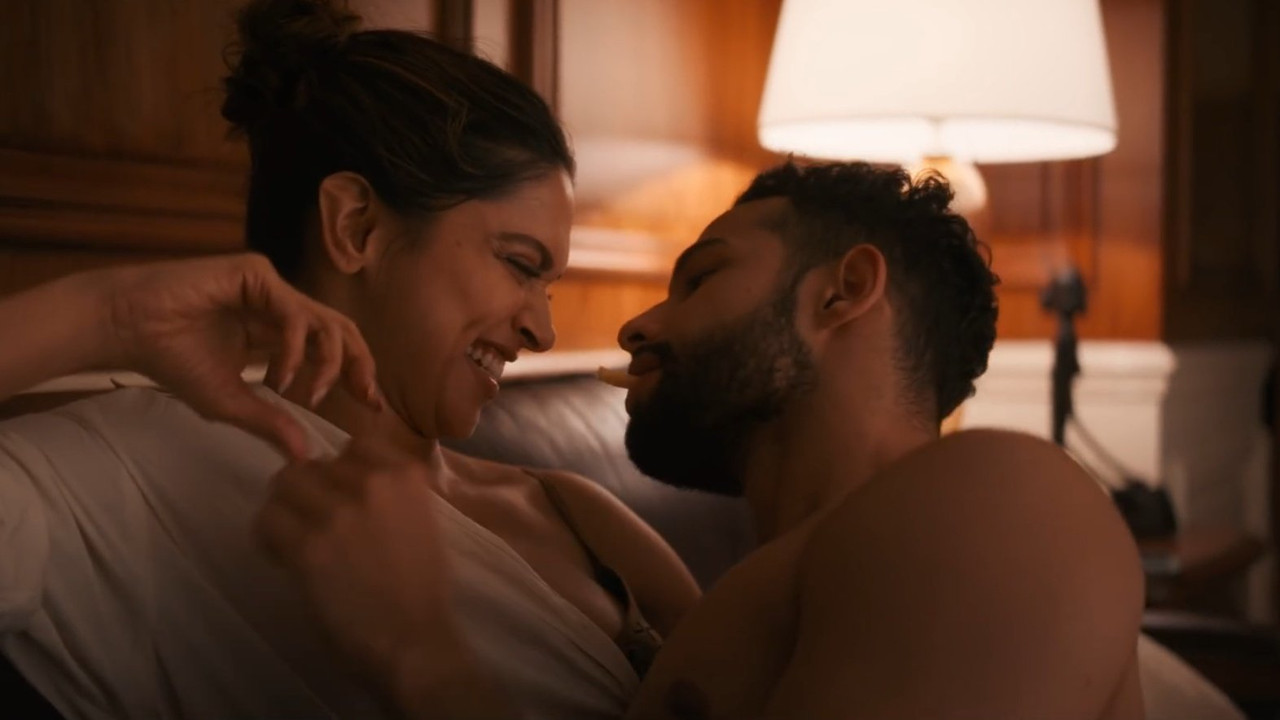 siddhant-and-deepika-padukone-in-gehraiyaan