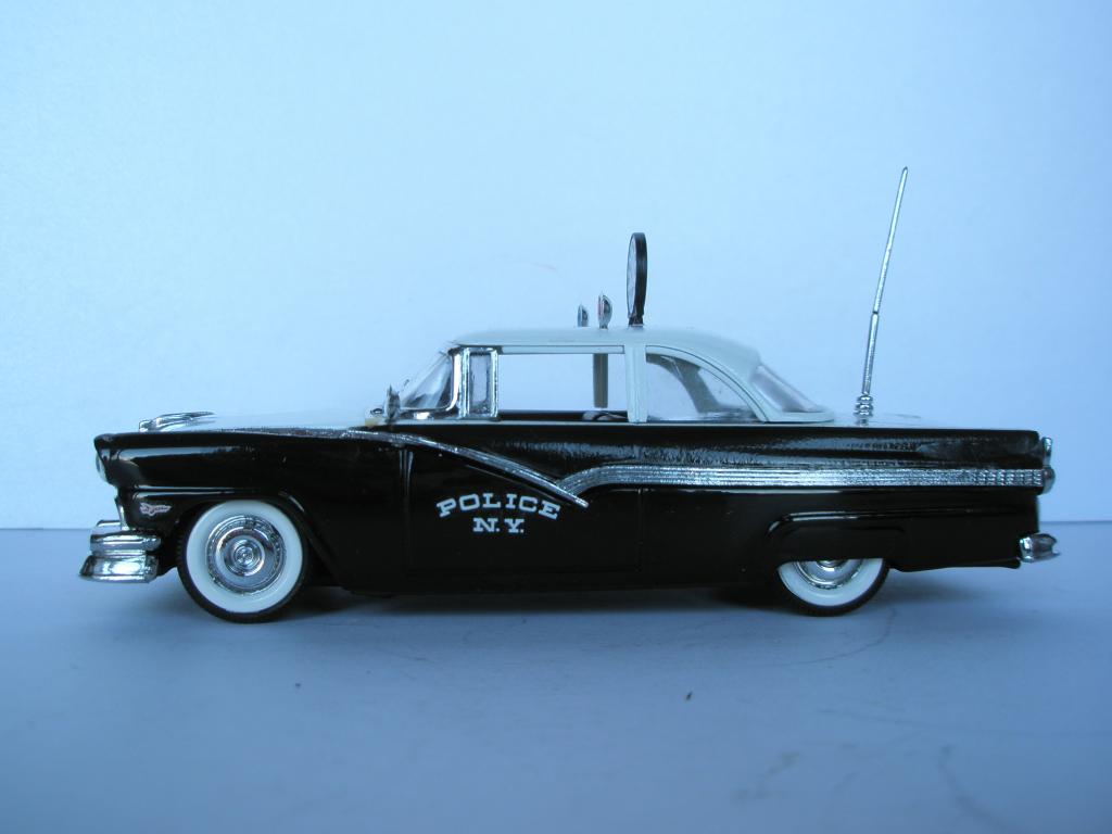 ford_fairlane_1956_radar_police_vitesse_1033
