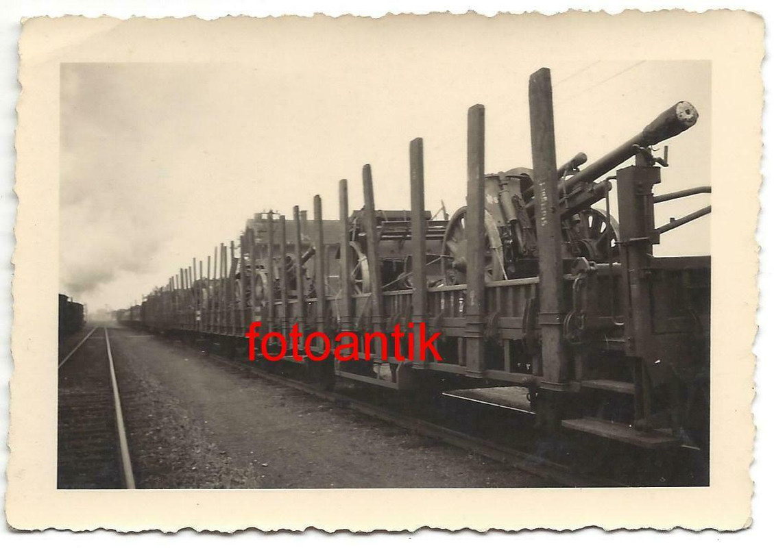 2 WK Geschütz Haubitze auf Eisenbahn Zug Verladen fahrt zur Front Top