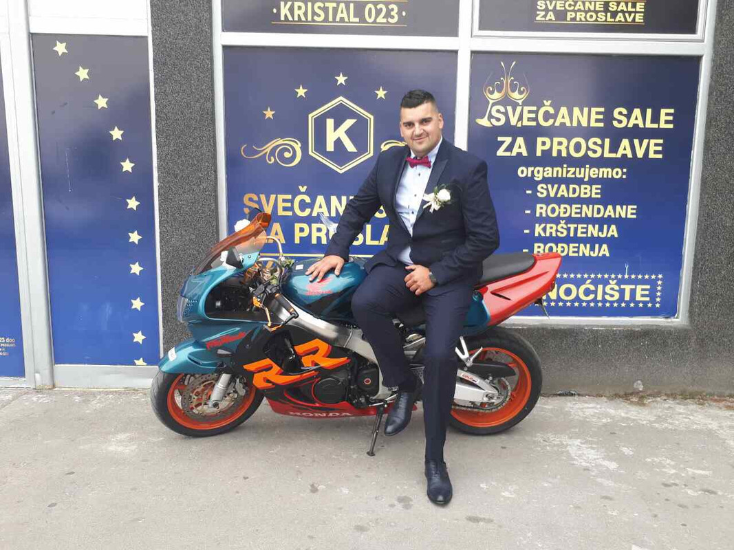 AFF0AEE5-9CC8-40D4-83EA-CE0E6B521BE2