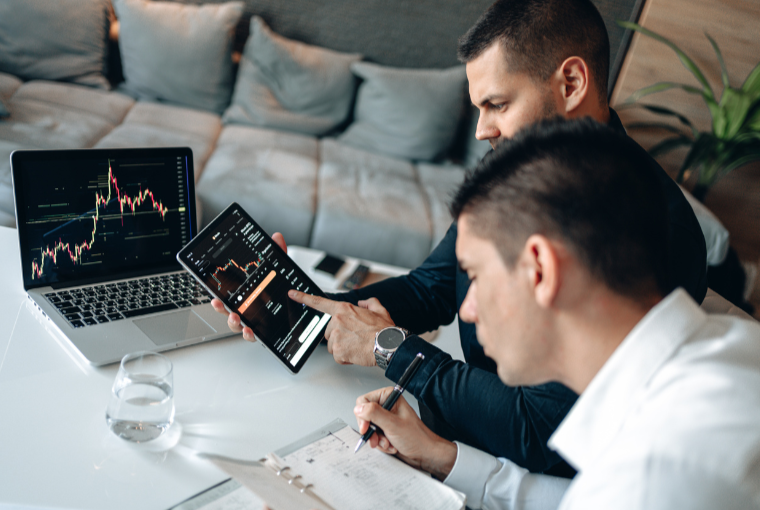 Como os traders de criptomoedas podem ter sucesso no trading de criptomoedas: 5 hábitos que todo iniciante precisa ter
